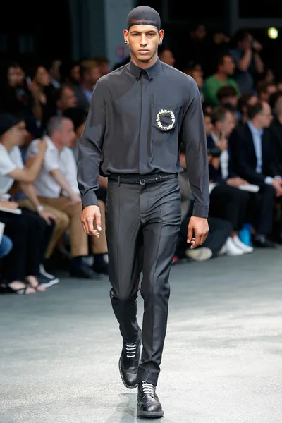 Look 5